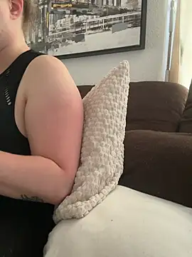 alluring eina online show from May 4, 12:23 pm