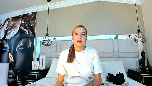 Snapshot of SamaanthaMiller chatting on May 6, 8:36 pm SamaanthaMiller online show from May 6, 8:36 pm