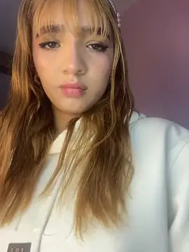 Snapshot of SamaanthaMiller chatting on May 16, 7:34 pm SamaanthaMiller online show from May 16, 7:34 pm