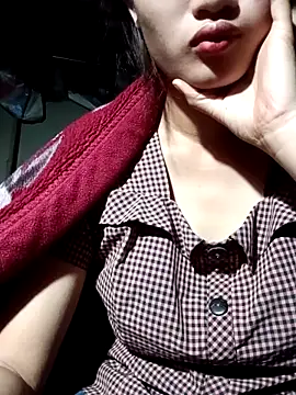 Snapshot of Rosie_LoveUU chatting on May 2, 1:32 am Rosie LoveUU online show from May 2, 1:32 am