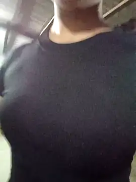 Snapshot of Rosie_LoveUU chatting on May 7, 3:12 am Rosie LoveUU online show from May 7, 3:12 am