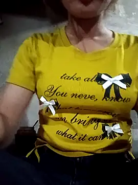 Snapshot of Rosie_LoveUU chatting on May 20, 11:00 pm Rosie LoveUU online show from May 20, 11:00 pm