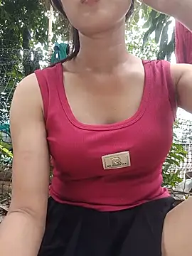 Snapshot of Rosie_LoveUU chatting on May 23, 9:02 am Rosie LoveUU online show from May 23, 9:02 am