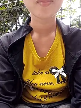 Snapshot of Rosie_LoveUU chatting on June 6, 11:42 pm Rosie LoveUU online show from June 6, 11:42 pm