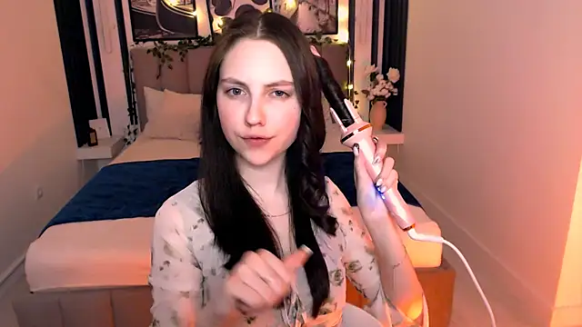 Snapshot of _AliceWells chatting on April 25, 8:50 am AliceWells online show from April 25, 8:50 am
