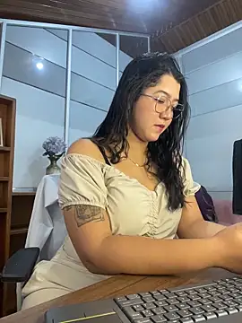 Snapshot of Chloe_Thomsoon_ chatting on May 31, 11:50 am Chloe Thomsoon online show from May 31, 11:50 am