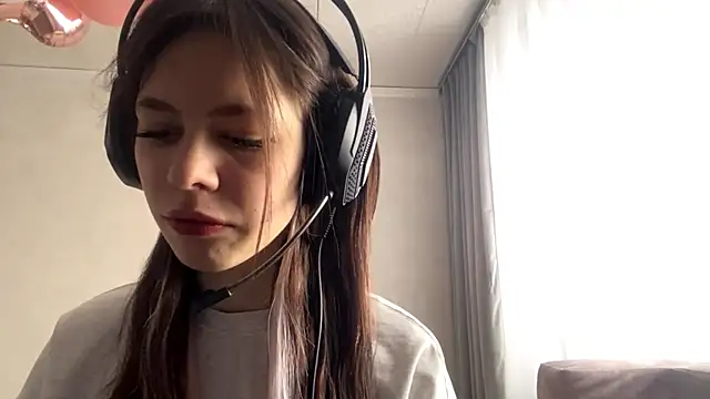 Snapshot of TuZezima chatting on April 26, 8:12 am TuZezima online show from April 26, 8:12 am