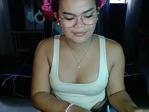 Snapshot of Kendallfoxx chatting on April 29, 9:13 am Kendallfoxx online show from April 29, 9:13 am