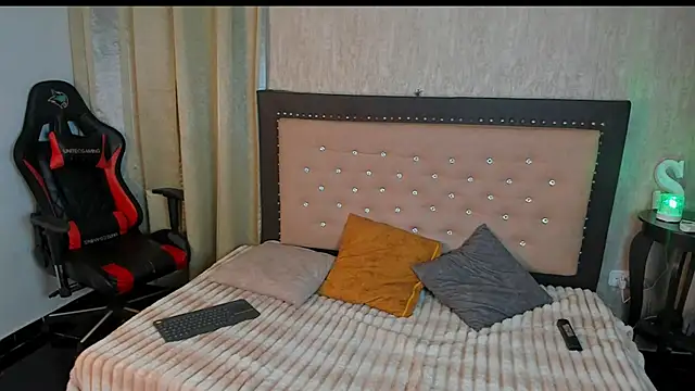 Snapshot of Zoedeleon chatting on June 24, 7:24 pm Zoedeleon online show from June 24, 7:24 pm