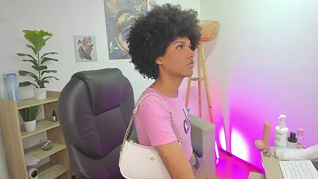 NaomiSaenz  online show from June 19, 10:08 am