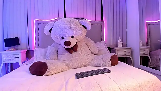 Snapshot of mariana__thompson chatting on July 4, 3:02 am mariana thompson online show from July 4, 3:02 am