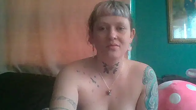 Snapshot of RosieSwitchBitch chatting on May 7, 4:56 pm RosieSwitchBitch online show from May 7, 4:56 pm