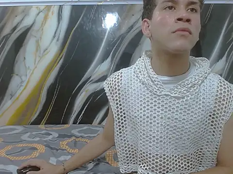 LAYAN FEMBOY online show from May 8, 11:21 pm