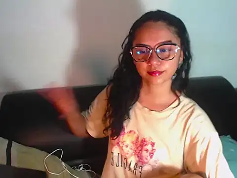 Snapshot of BellaLuxxs chatting on July 10, 11:18 pm BellaLuxxs online show from July 10, 11:18 pm
