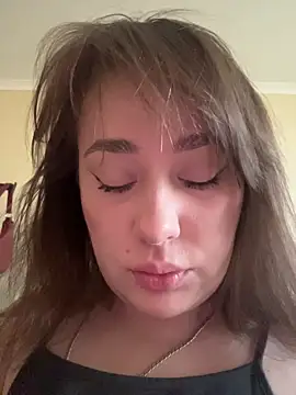 Snapshot of BettyRussian chatting on April 28, 4:34 pm BettyRussian online show from April 28, 4:34 pm