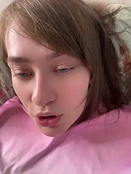 Snapshot of BettyRussian chatting on May 2, 11:48 am BettyRussian online show from May 2, 11:48 am