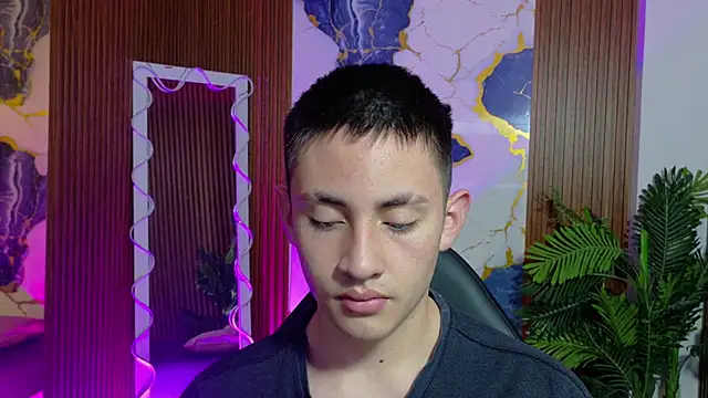 Snapshot of Andres_Tay chatting on May 18, 3:02 am Andres Tay online show from May 18, 3:02 am