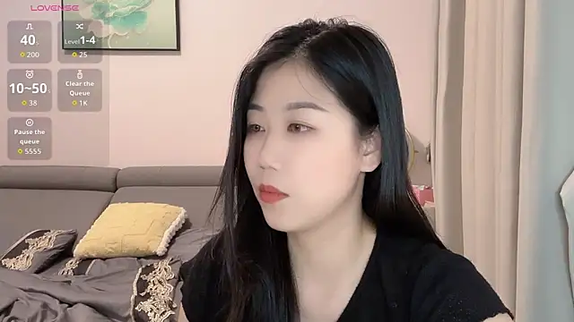 Snapshot of F-Yuwei chatting on May 26, 3:19 pm F-Yuwei online show from May 26, 3:19 pm