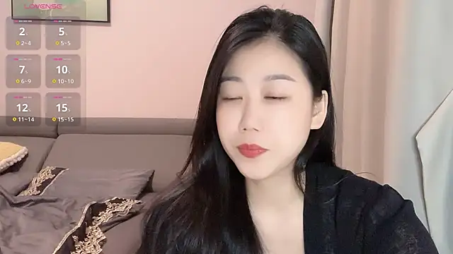 Snapshot of F-Yuwei chatting on May 27, 2:36 pm F-Yuwei online show from May 27, 2:36 pm