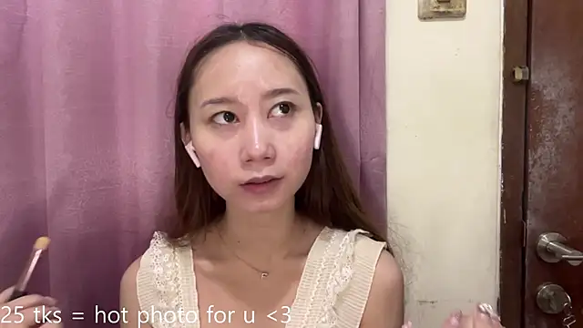 Snapshot of RuthWeinraub chatting on May 13, 4:10 am RuthWeinraub online show from May 13, 4:10 am