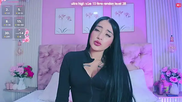 Snapshot of Ariana_west_ chatting on June 1, 2:52 pm Ariana west online show from June 1, 2:52 pm