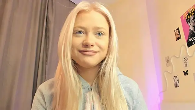 Snapshot of MidnightPoise chatting on June 25, 5:07 am MidnightPoise online show from June 25, 5:07 am