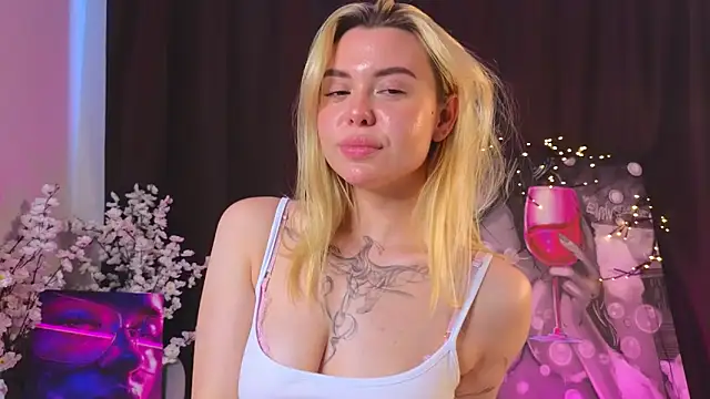 AveriRigby online show from May 8, 10:53 am