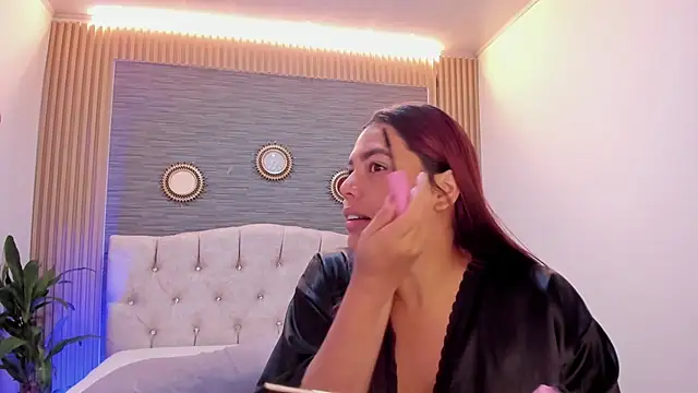 Snapshot of SamyandAllison chatting on June 27, 12:10 pm SamyandAllison online show from June 27, 12:10 pm
