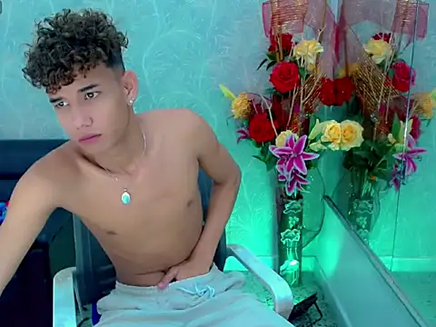 santiago twink online show from April 29, 1:26 pm