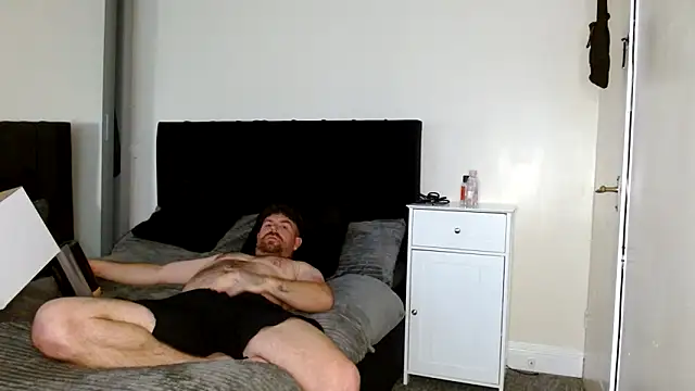 Snapshot of Naughtybihubbyxx chatting on May 5, 4:15 pm Naughtybihubbyxx online show from May 5, 4:15 pm