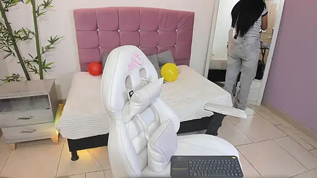 Snapshot of Hinaa_XXX chatting on July 15, 8:03 pm Hinaa XXX online show from July 15, 8:03 pm