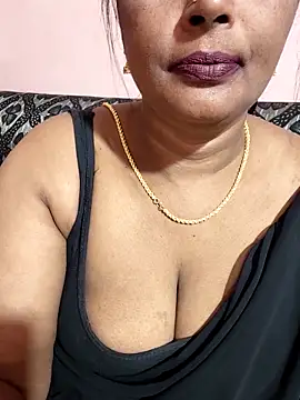 Snapshot of Sunitha-tamilponu chatting on April 28, 6:46 pm Sunitha-tamilponu online show from April 28, 6:46 pm
