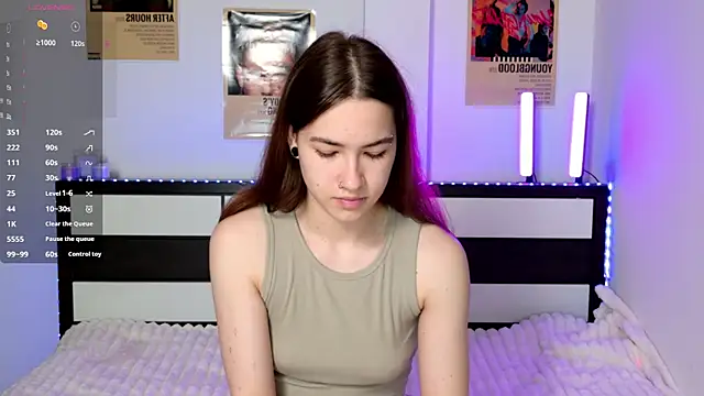 Snapshot of EvaAndLuna chatting on June 1, 12:01 am EvaAndLuna online show from June 1, 12:01 am