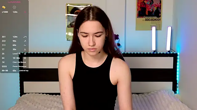 Snapshot of EvaAndLuna chatting on June 5, 11:10 pm EvaAndLuna online show from June 5, 11:10 pm