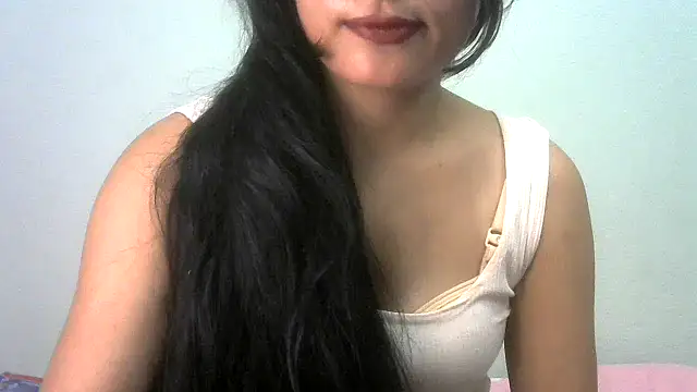 Snapshot of sharmeeli_sima chatting on August 4, 6:49 am sharmeeli sima online show from August 4, 6:49 am