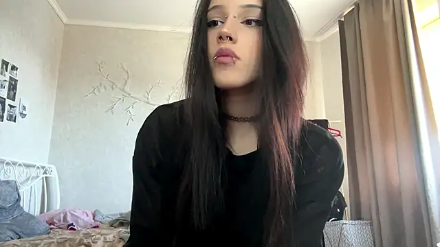 Snapshot of LouisePavlides chatting on May 3, 1:50 pm LouisePavlides online show from May 3, 1:50 pm