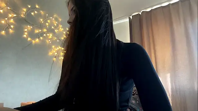 Snapshot of LouisePavlides chatting on May 6, 1:27 pm LouisePavlides online show from May 6, 1:27 pm