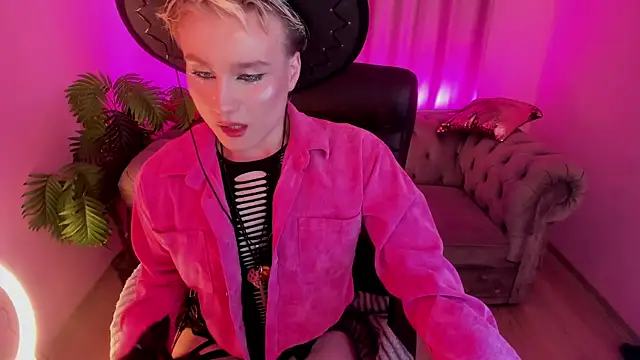 Snapshot of cumboydoll chatting on April 29, 2:32 pm cumboydoll online show from April 29, 2:32 pm