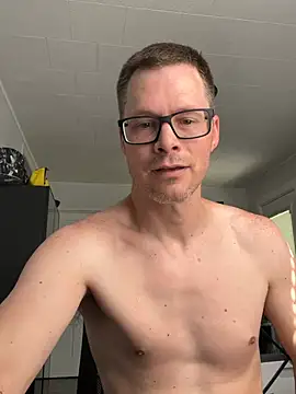 Snapshot of dadbod847364 chatting on May 16, 7:34 pm dadbod847364 online show from May 16, 7:34 pm