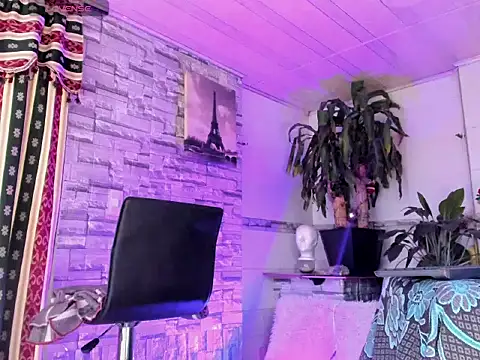 Snapshot of BeautyCatalella1 chatting on May 1, 11:59 am BeautyCatalella1 online show from May 1, 11:59 am