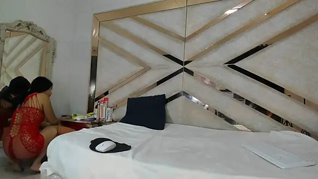 AuroraHoney32 online show from May 19, 11:55 pm