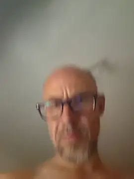 Snapshot of raphaelue chatting on June 6, 10:03 pm raphaelue online show from June 6, 10:03 pm
