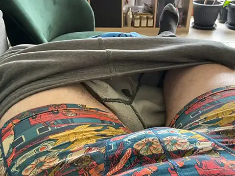 horny-bear89 online show from April 26, 2:15 pm