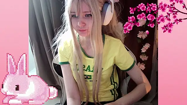 Snapshot of AmmiRinn chatting on June 3, 1:36 pm AmmiRinn online show from June 3, 1:36 pm