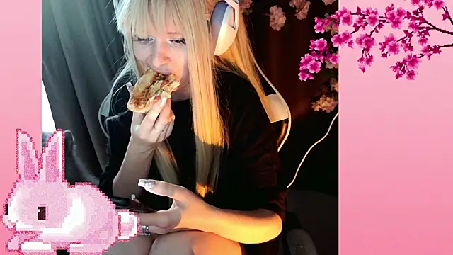 Snapshot of AmmiRinn chatting on June 13, 1:53 pm AmmiRinn online show from June 13, 1:53 pm