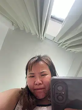 Snapshot of Yanzi-mm chatting on April 29, 5:44 am Yanzi-mm online show from April 29, 5:44 am