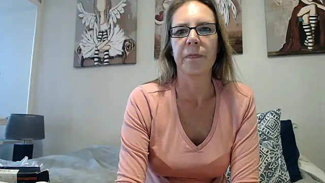 Snapshot of blondiesin50 chatting on May 24, 1:38 pm blondiesin50 online show from May 24, 1:38 pm