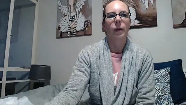 Snapshot of blondiesin50 chatting on June 6, 4:28 am blondiesin50 online show from June 6, 4:28 am