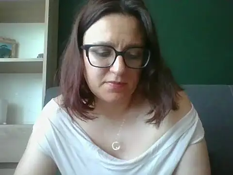 Snapshot of sensual_paris chatting on June 8, 5:30 am sensual paris online show from June 8, 5:30 am