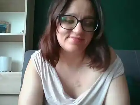 Snapshot of sensual_paris chatting on June 18, 5:30 am sensual paris online show from June 18, 5:30 am